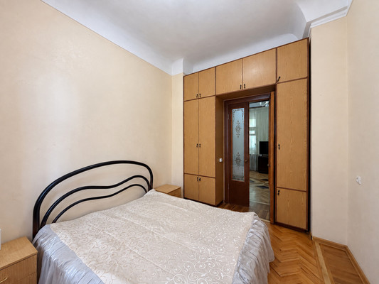 Продам трехкомнатную (3-комн.) квартиру, Красных Зорь ул, 21, Ростов-на-Дону г