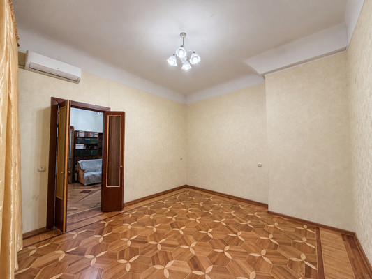 Продам трехкомнатную (3-комн.) квартиру, Красных Зорь ул, 21, Ростов-на-Дону г