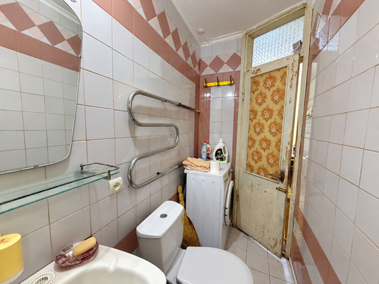 Продам трехкомнатную (3-комн.) квартиру, Красных Зорь ул, 21, Ростов-на-Дону г