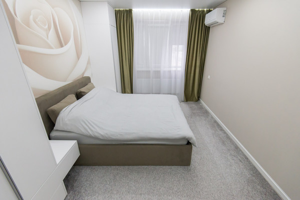Продам трехкомнатную (3-комн.) квартиру, Комарова б-р, 20в/9а, Ростов-на-Дону г