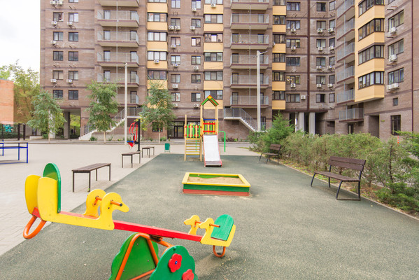 Продам трехкомнатную (3-комн.) квартиру, Комарова б-р, 20в/9а, Ростов-на-Дону г