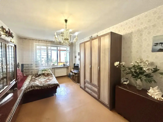 Продам трехкомнатную (3-комн.) квартиру, Залесская ул, 85, Симферополь г
