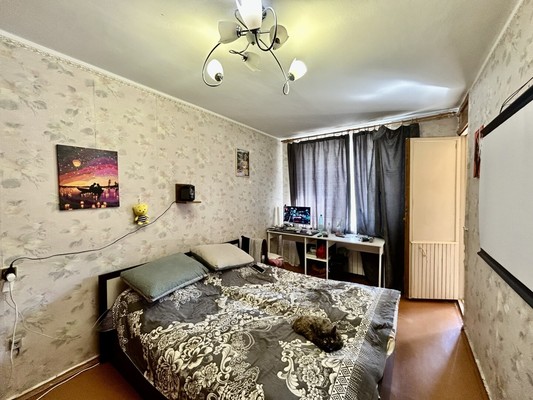 Продам трехкомнатную (3-комн.) квартиру, Залесская ул, 85, Симферополь г