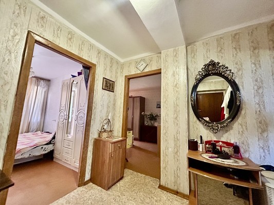 Продам трехкомнатную (3-комн.) квартиру, Залесская ул, 85, Симферополь г
