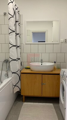 Продам двухкомнатную (2-комн.) квартиру, Орудийная ул, 32Б, Калининград г