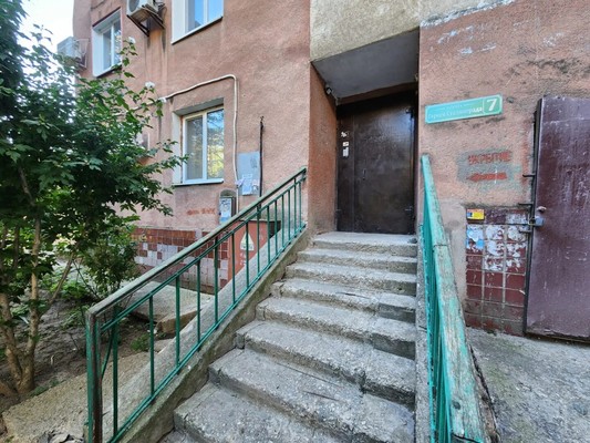 Продам двухкомнатную (2-комн.) квартиру, Героев Сталинграда ул, 7, Симферополь г