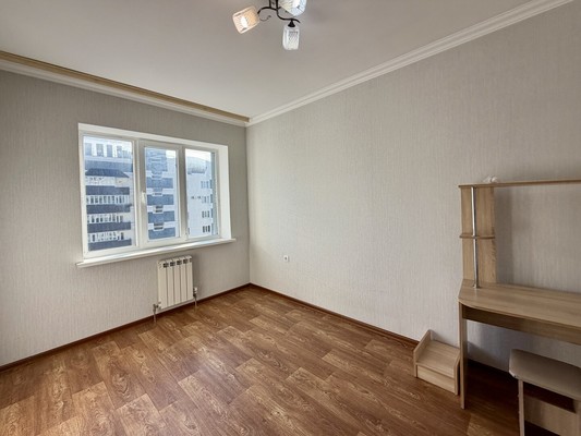 Продам трехкомнатную (3-комн.) квартиру, Индустриальная ул, 28к1, Симферополь г
