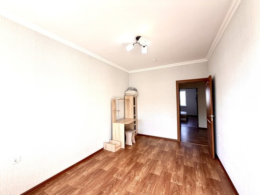 Продам трехкомнатную (3-комн.) квартиру, Индустриальная ул, 28к1, Симферополь г