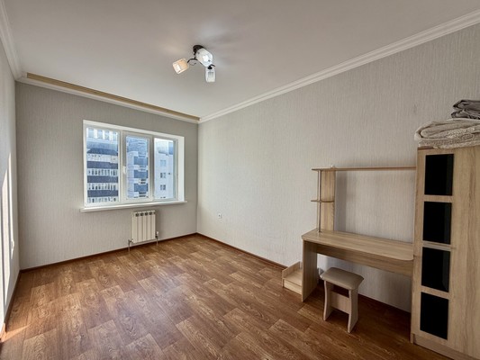 Продам трехкомнатную (3-комн.) квартиру, Индустриальная ул, 28к1, Симферополь г