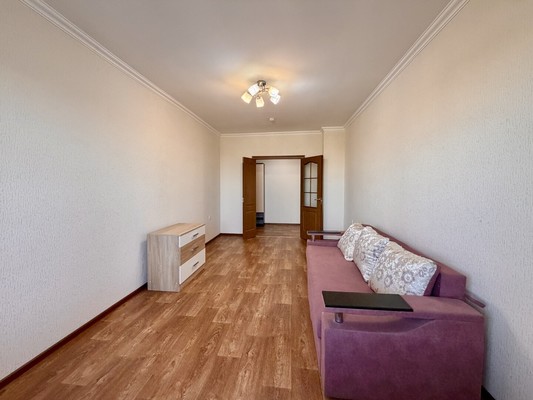 Продам трехкомнатную (3-комн.) квартиру, Индустриальная ул, 28к1, Симферополь г