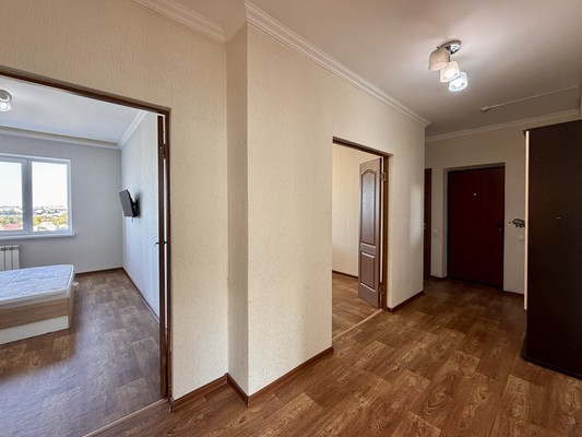 Продам трехкомнатную (3-комн.) квартиру, Индустриальная ул, 28к1, Симферополь г