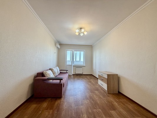 Продам трехкомнатную (3-комн.) квартиру, Индустриальная ул, 28к1, Симферополь г