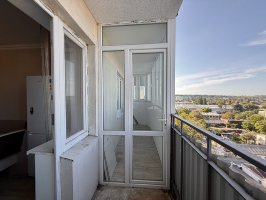 Продам трехкомнатную (3-комн.) квартиру, Индустриальная ул, 28к1, Симферополь г