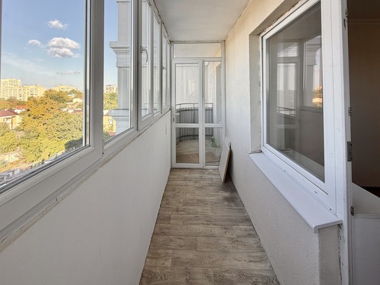 Продам трехкомнатную (3-комн.) квартиру, Индустриальная ул, 28к1, Симферополь г