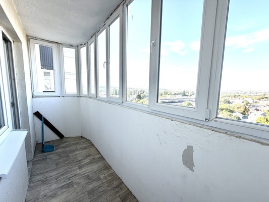 Продам трехкомнатную (3-комн.) квартиру, Индустриальная ул, 28к1, Симферополь г