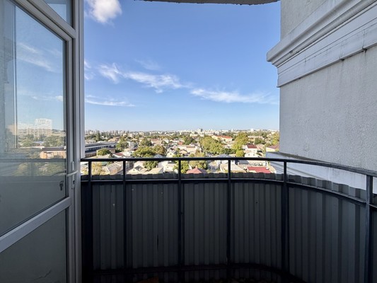 Продам трехкомнатную (3-комн.) квартиру, Индустриальная ул, 28к1, Симферополь г