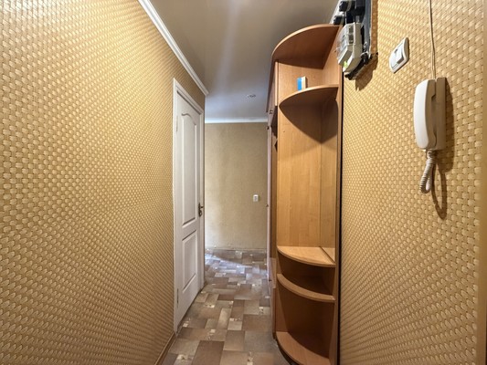Продам двухкомнатную (2-комн.) квартиру, Севастопольская ул, 3/2, Симферополь г