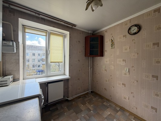 Продам двухкомнатную (2-комн.) квартиру, Севастопольская ул, 3/2, Симферополь г