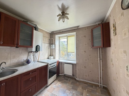 Продам двухкомнатную (2-комн.) квартиру, Севастопольская ул, 3/2, Симферополь г