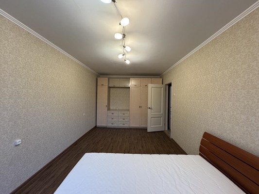 Продам двухкомнатную (2-комн.) квартиру, Кухмистерова ул, 13, Москва г