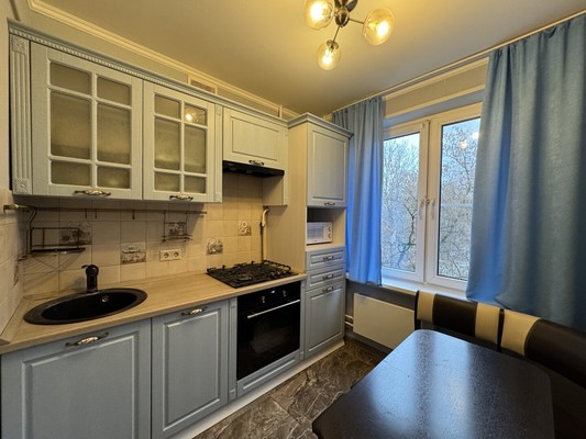 Продам двухкомнатную (2-комн.) квартиру, Кухмистерова ул, 13, Москва г