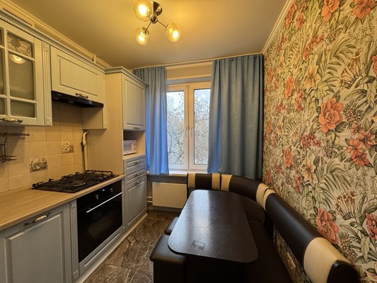 Продам двухкомнатную (2-комн.) квартиру, Кухмистерова ул, 13, Москва г