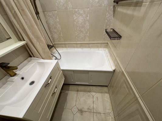 Продам двухкомнатную (2-комн.) квартиру, Кухмистерова ул, 13, Москва г