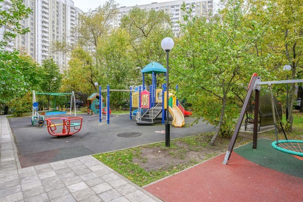 Продам трехкомнатную (3-комн.) квартиру, Давыдковская ул, 16, Москва г