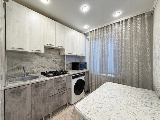 Продам трехкомнатную (3-комн.) квартиру, Кабардинская ул, 206, Нальчик г