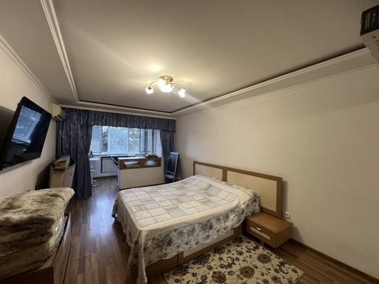 Продам трехкомнатную (3-комн.) квартиру, Ватутина ул, 10, Нальчик г