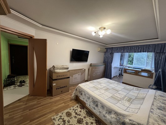 Продам трехкомнатную (3-комн.) квартиру, Ватутина ул, 10, Нальчик г