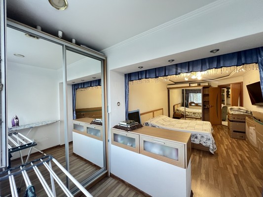 Продам трехкомнатную (3-комн.) квартиру, Ватутина ул, 10, Нальчик г