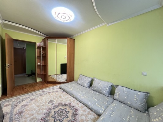 Продам трехкомнатную (3-комн.) квартиру, Ватутина ул, 10, Нальчик г