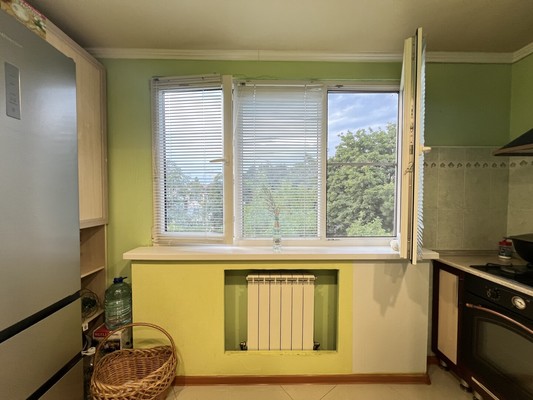 Продам трехкомнатную (3-комн.) квартиру, Ватутина ул, 10, Нальчик г