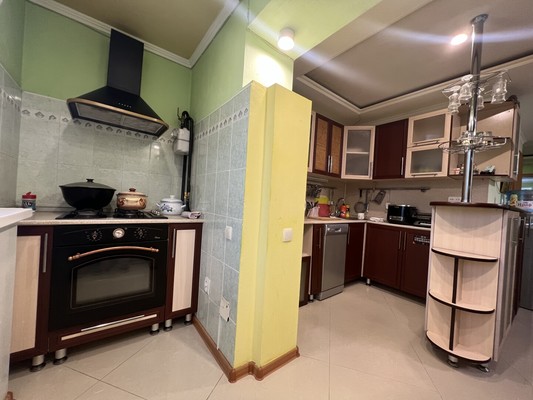 Продам трехкомнатную (3-комн.) квартиру, Ватутина ул, 10, Нальчик г