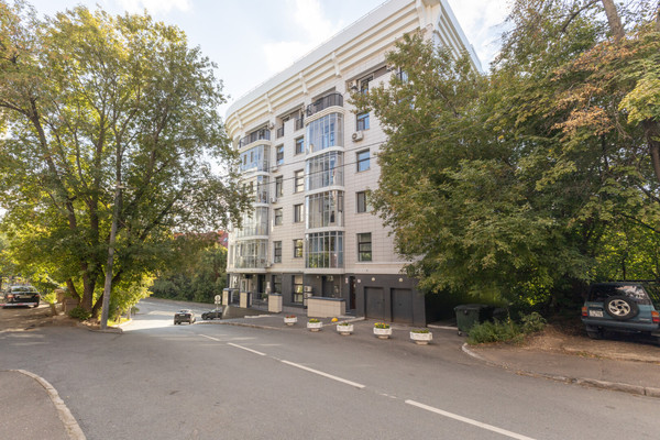 Продам трехкомнатную (3-комн.) квартиру, Достоевского ул, 1, Казань г