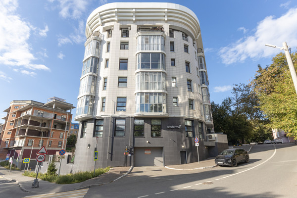 Продам трехкомнатную (3-комн.) квартиру, Достоевского ул, 1, Казань г