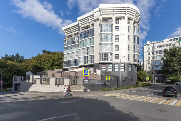 Продам трехкомнатную (3-комн.) квартиру, Достоевского ул, 1, Казань г