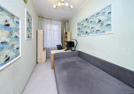 Продам трехкомнатную (3-комн.) квартиру, Пестеля ул, 11А, Санкт-Петербург г