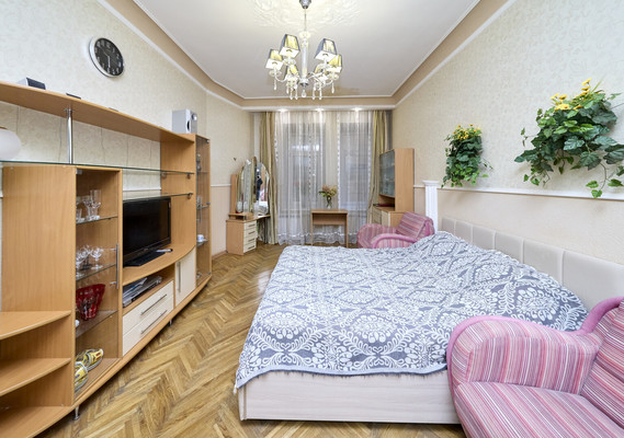 Продам трехкомнатную (3-комн.) квартиру, Пестеля ул, 11А, Санкт-Петербург г