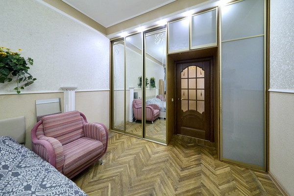 Продам трехкомнатную (3-комн.) квартиру, Пестеля ул, 11А, Санкт-Петербург г