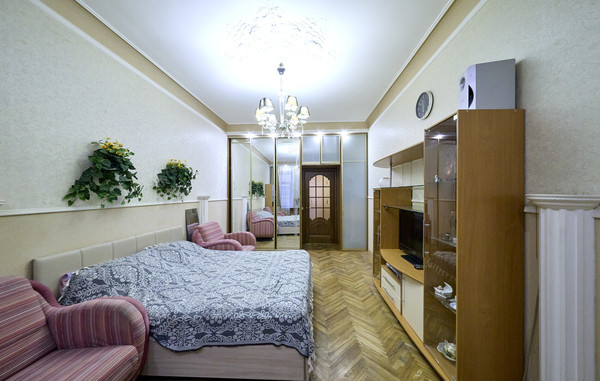 Продам трехкомнатную (3-комн.) квартиру, Пестеля ул, 11А, Санкт-Петербург г