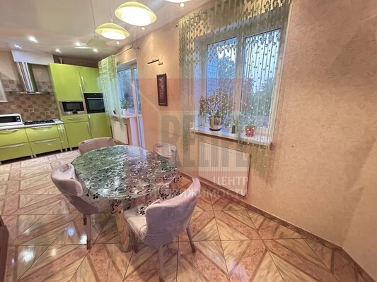 Продам трехкомнатную (3-комн.) квартиру, Ладушкина пер, 13, Калининград г