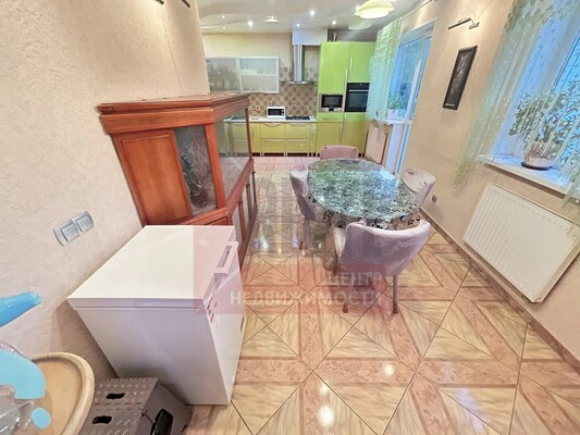 Продам трехкомнатную (3-комн.) квартиру, Ладушкина пер, 13, Калининград г