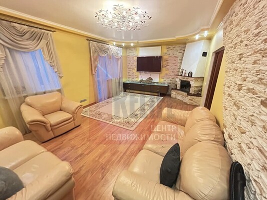 Продам трехкомнатную (3-комн.) квартиру, Ладушкина пер, 13, Калининград г