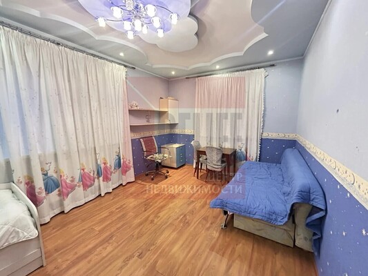 Продам трехкомнатную (3-комн.) квартиру, Ладушкина пер, 13, Калининград г