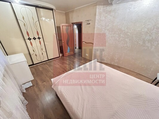 Продам трехкомнатную (3-комн.) квартиру, Ладушкина пер, 13, Калининград г