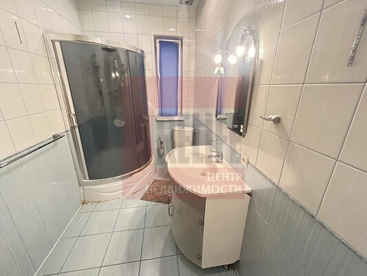Продам трехкомнатную (3-комн.) квартиру, Ладушкина пер, 13, Калининград г