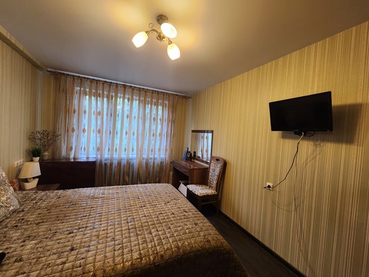 Продам двухкомнатную (2-комн.) квартиру, Парковая ул, 19, Казань г
