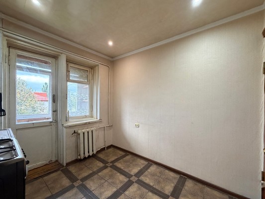 Продам трехкомнатную (3-комн.) квартиру, Шортанова ул, 3, Нальчик г